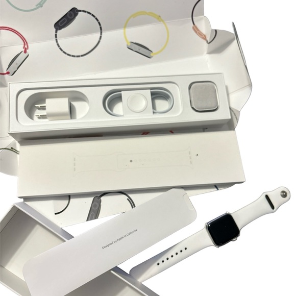 Apple Watch 5 40mm every accessories unused - Picture 2 of 5